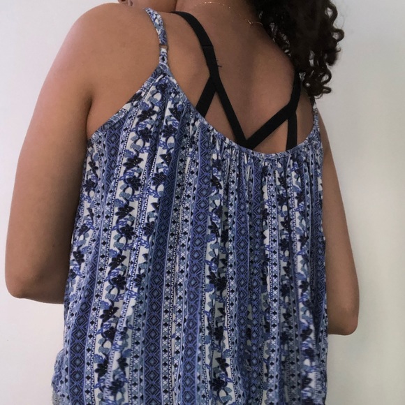 🦋3 FOR 30🦋 BLUE FLOWY TOP - Picture 2 of 2